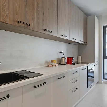 Summer Vibes Nusco Modern Apartment, Parking, Fast Wifi, Balcony *