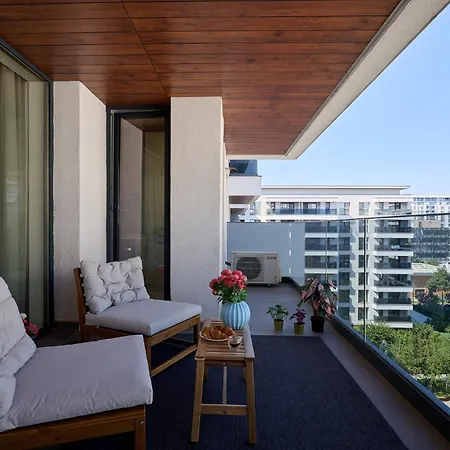 Summer Vibes Nusco Modern Apartment, Parking, Fast Wifi, Balcony * Bucureşti