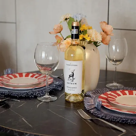 Summer Vibes Nusco Modern Apartment, Parking, Fast Wifi, Balcony Appartamento *