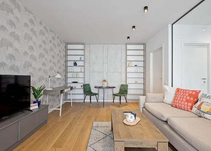 Summer Vibes Nusco Modern Apartment, Parking, Fast Wifi, Balcony * Bucureşti